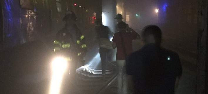 Πανικός στο μετρό της Νέας Υόρκης – Βαγόνια εκτροχιάστηκαν όταν άγνωστος πάτησε το φρένο έκτακτης ανάγκης (εικόνες)